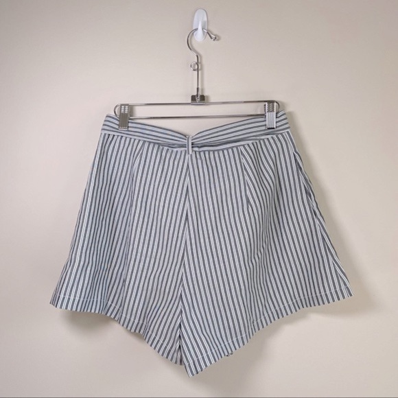 Ava. Vertical Striped Tie Belt Paper Bag Shorts High Waist Grey White Medium - Picture 2 of 7